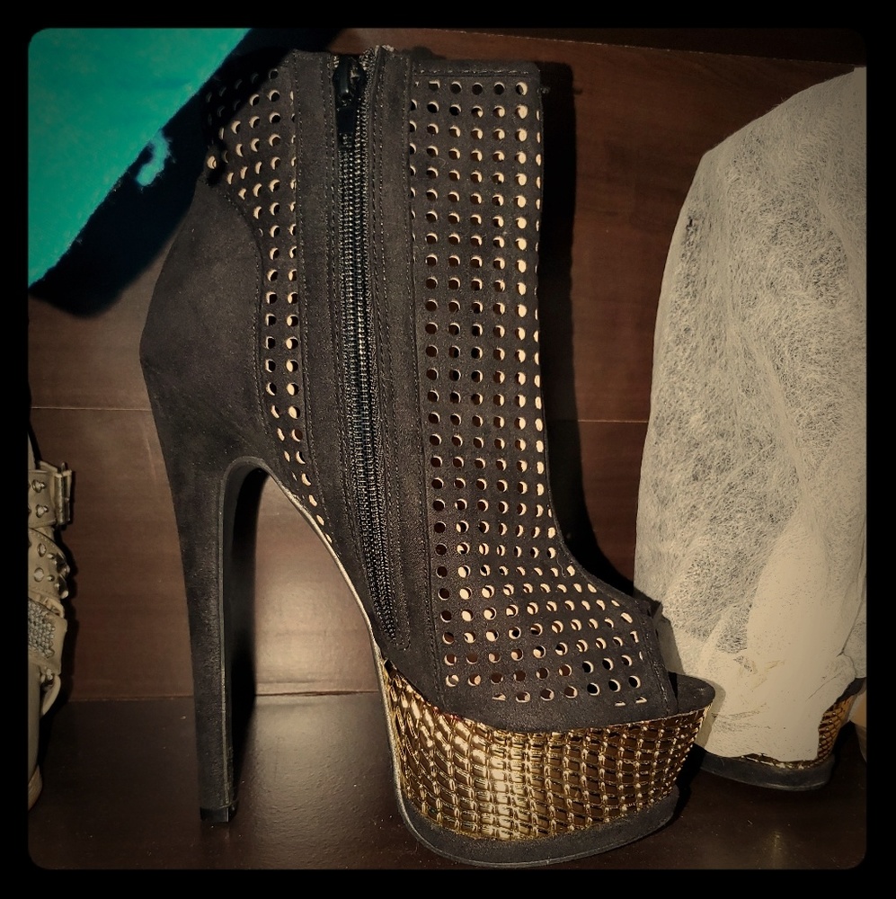 Black and Gold Heels Brand New